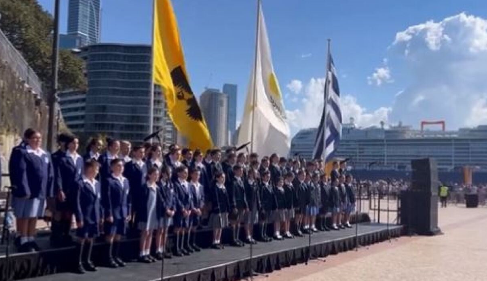 A generic square placeholder image with rounded corners in a figure.