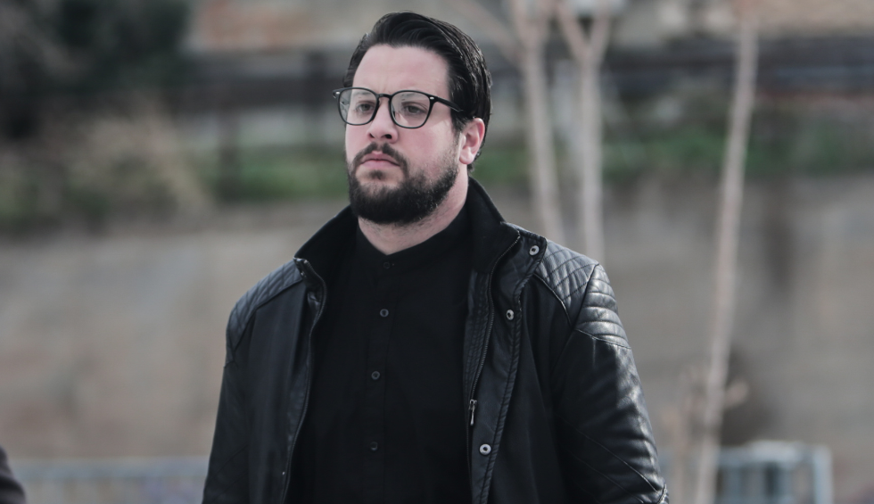 A generic square placeholder image with rounded corners in a figure.