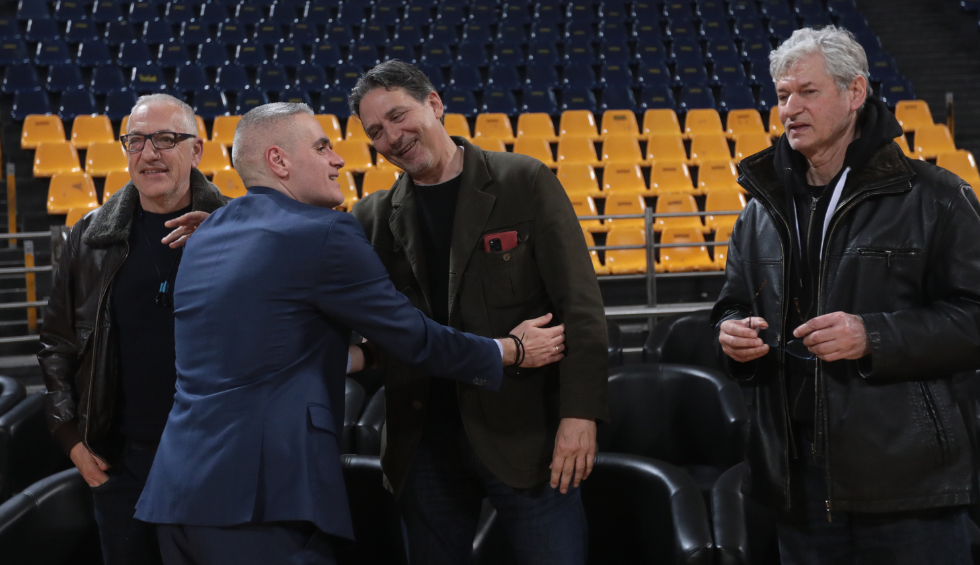 A generic square placeholder image with rounded corners in a figure.