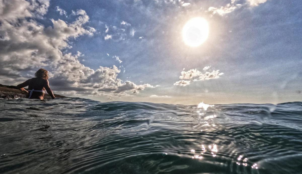 A generic square placeholder image with rounded corners in a figure.