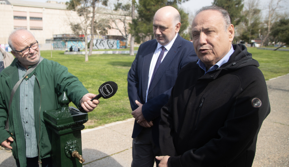 A generic square placeholder image with rounded corners in a figure.