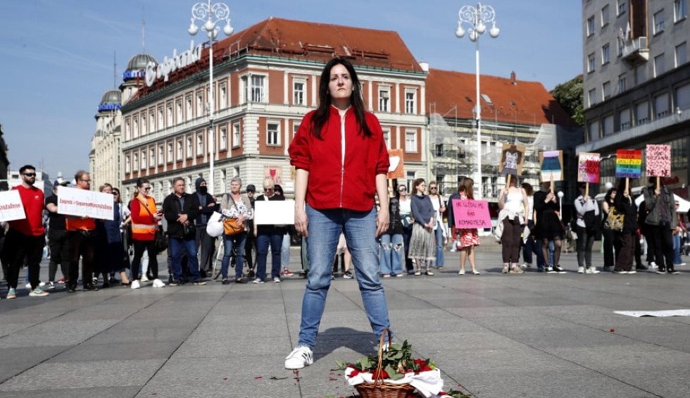 A generic square placeholder image with rounded corners in a figure.