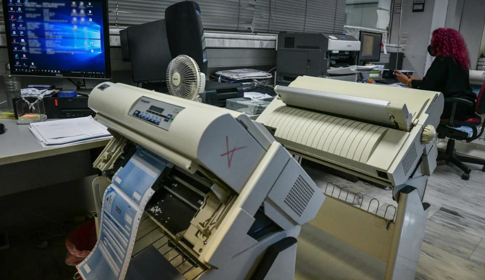 A generic square placeholder image with rounded corners in a figure.