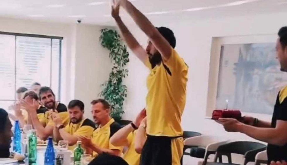 A generic square placeholder image with rounded corners in a figure.