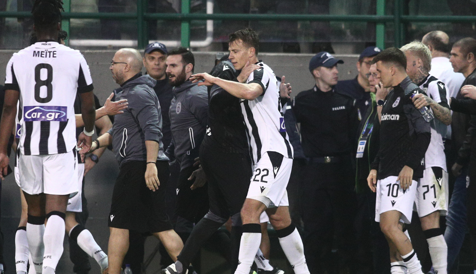 A generic square placeholder image with rounded corners in a figure.