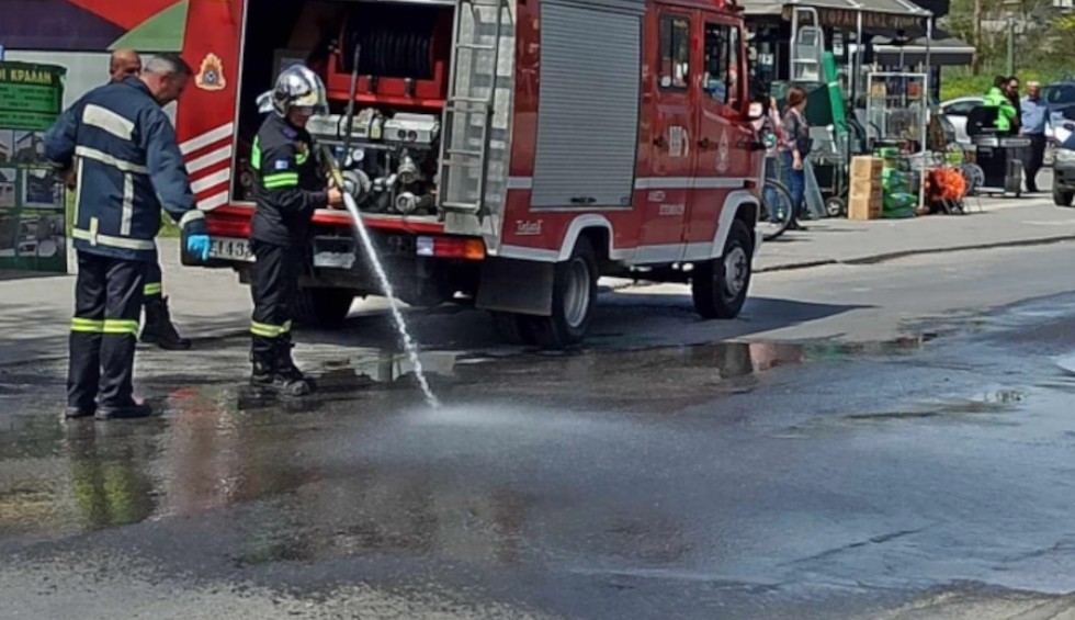 A generic square placeholder image with rounded corners in a figure.