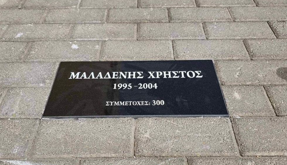 A generic square placeholder image with rounded corners in a figure.