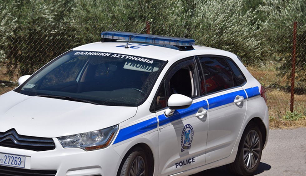 Περιπολικό χτύπησε μοτοσικλέτα και εκσφενδόνισε τον αναβάτη της!