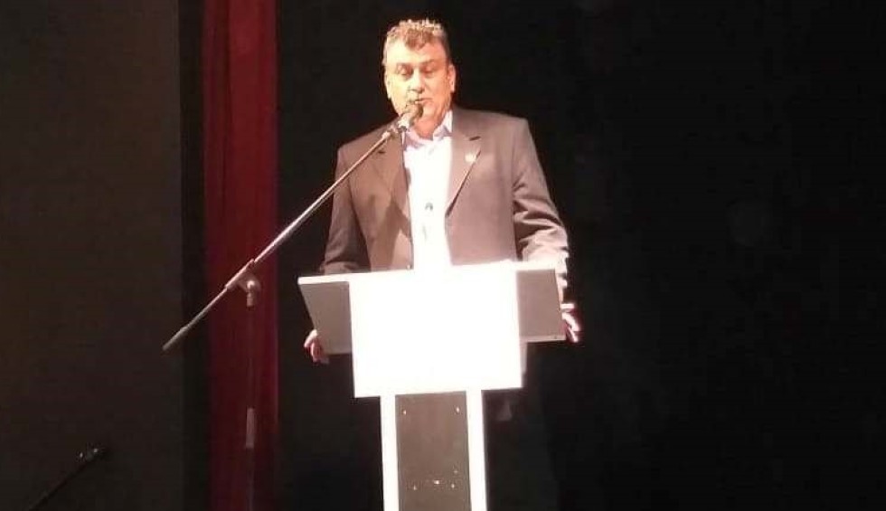 A generic square placeholder image with rounded corners in a figure.