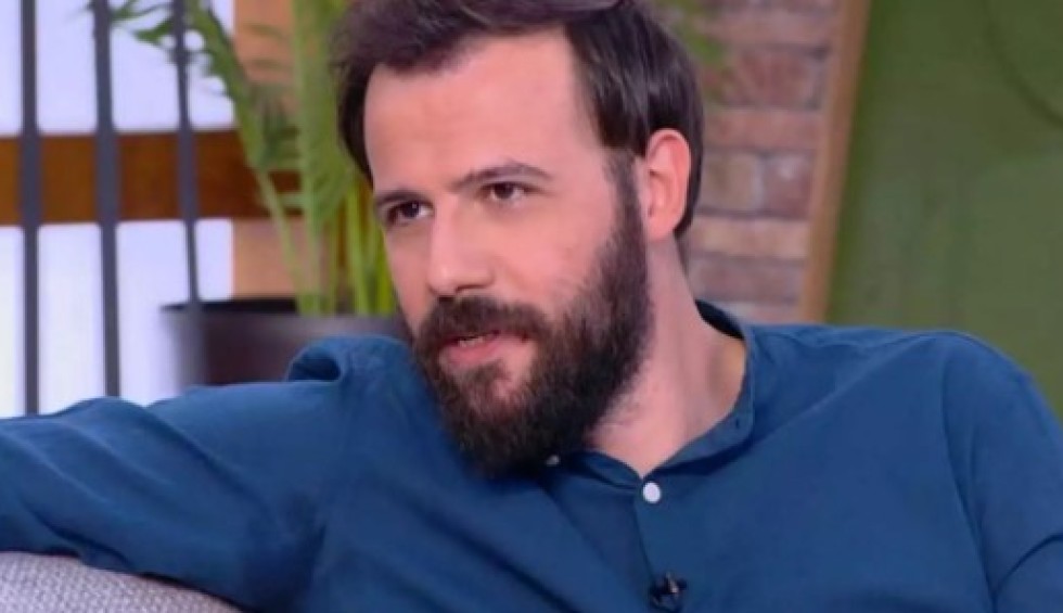 A generic square placeholder image with rounded corners in a figure.