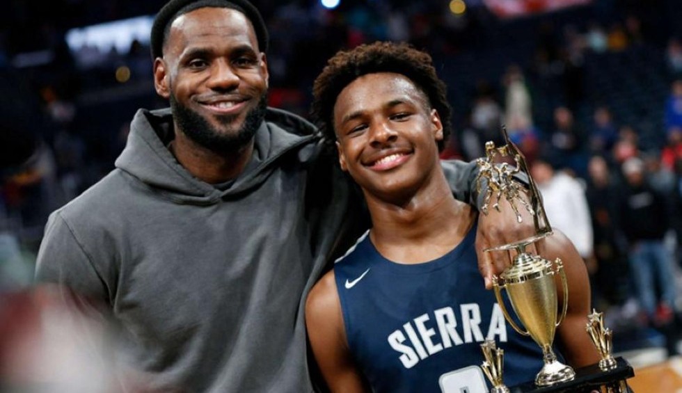 A generic square placeholder image with rounded corners in a figure.