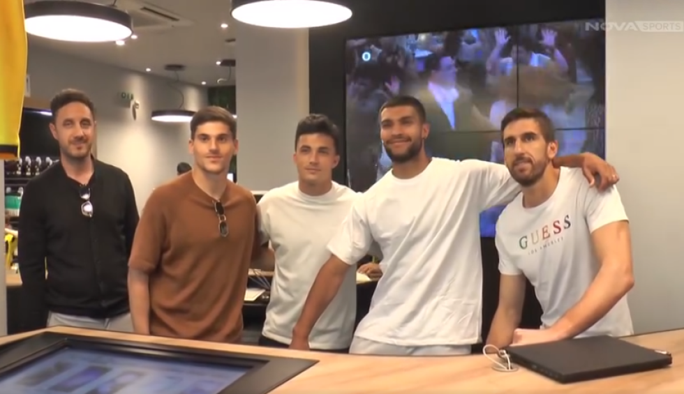 A generic square placeholder image with rounded corners in a figure.