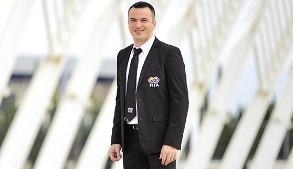 A generic square placeholder image with rounded corners in a figure.