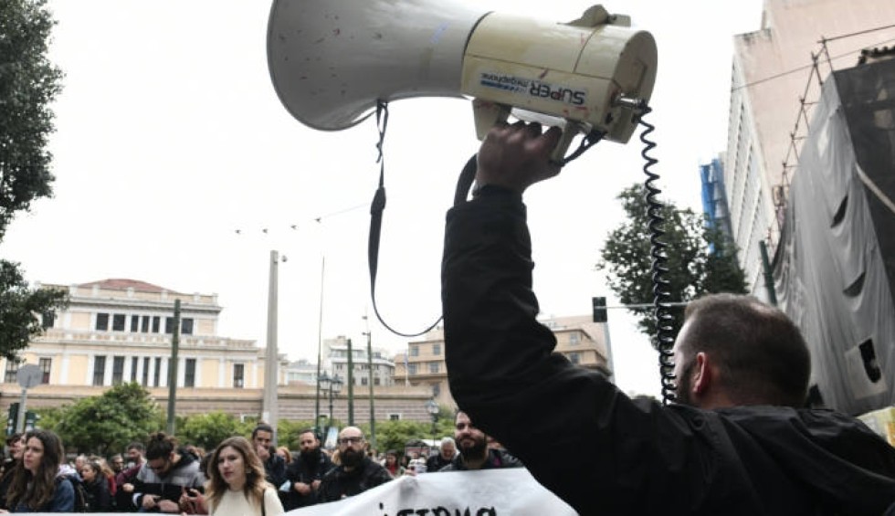 A generic square placeholder image with rounded corners in a figure.