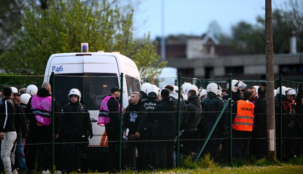 A generic square placeholder image with rounded corners in a figure.