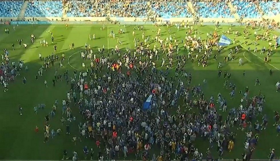 A generic square placeholder image with rounded corners in a figure.