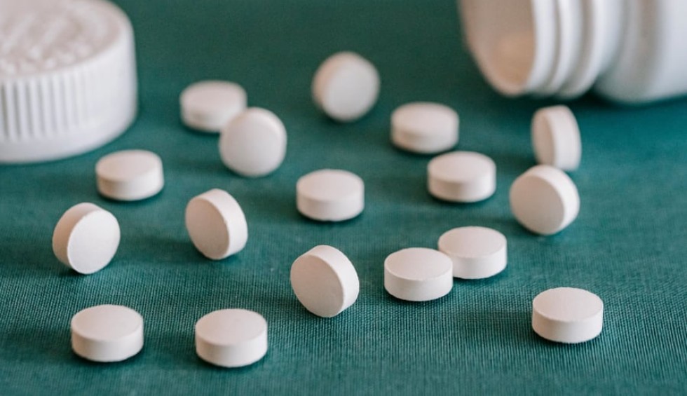 A generic square placeholder image with rounded corners in a figure.