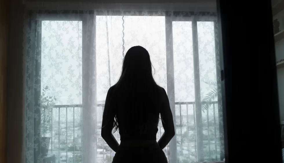 A generic square placeholder image with rounded corners in a figure.