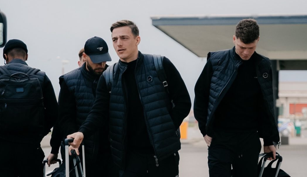 A generic square placeholder image with rounded corners in a figure.