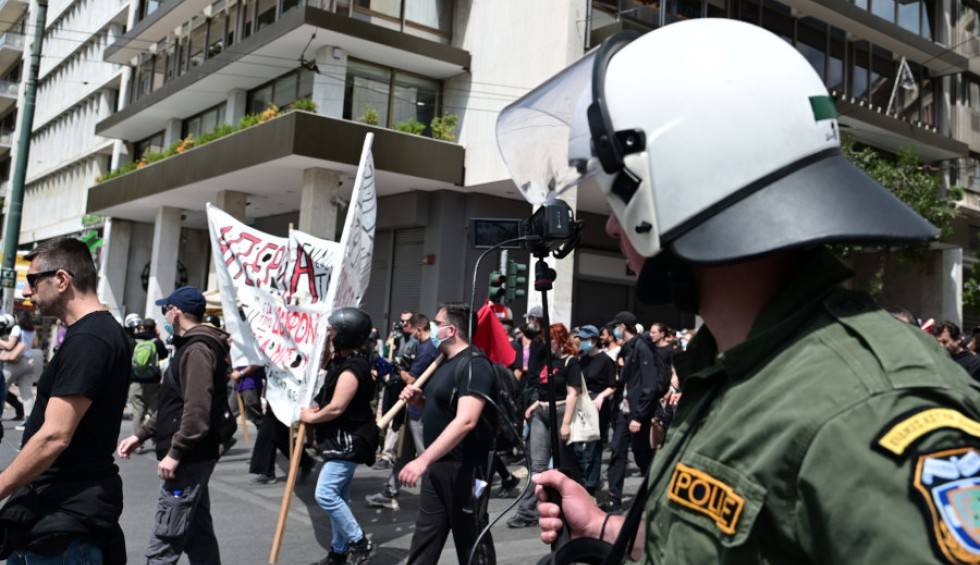 A generic square placeholder image with rounded corners in a figure.