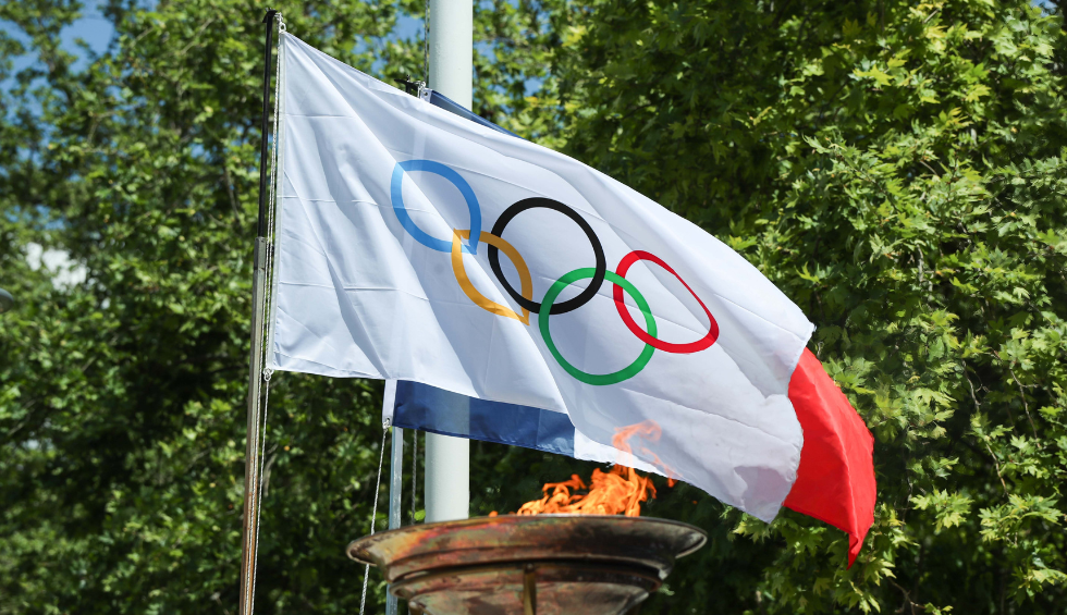 A generic square placeholder image with rounded corners in a figure.