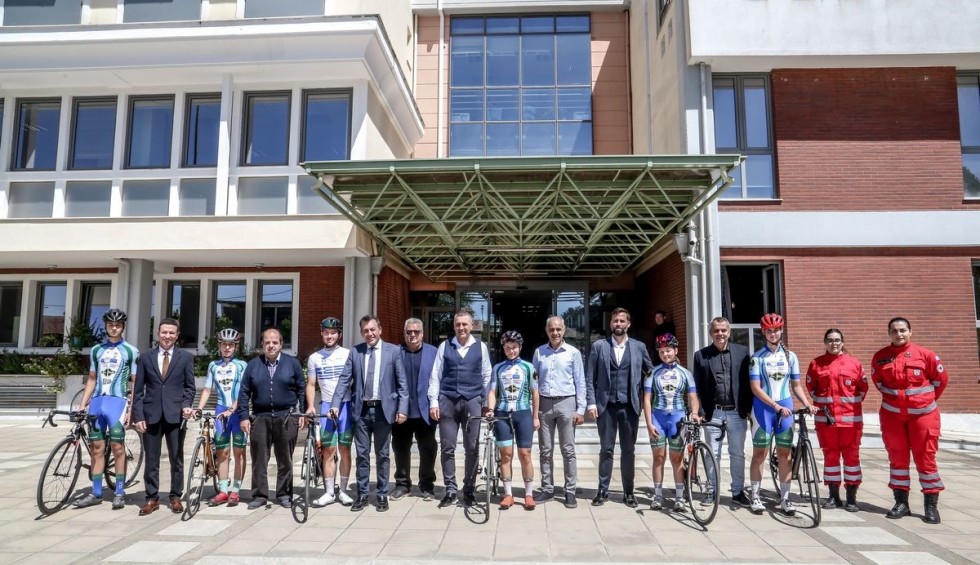 A generic square placeholder image with rounded corners in a figure.