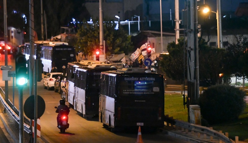 A generic square placeholder image with rounded corners in a figure.