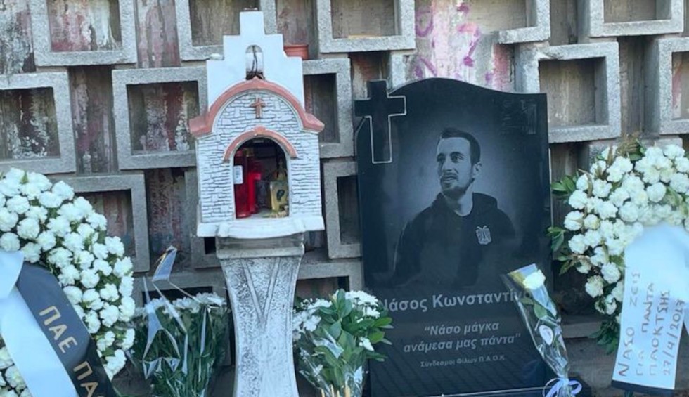 A generic square placeholder image with rounded corners in a figure.