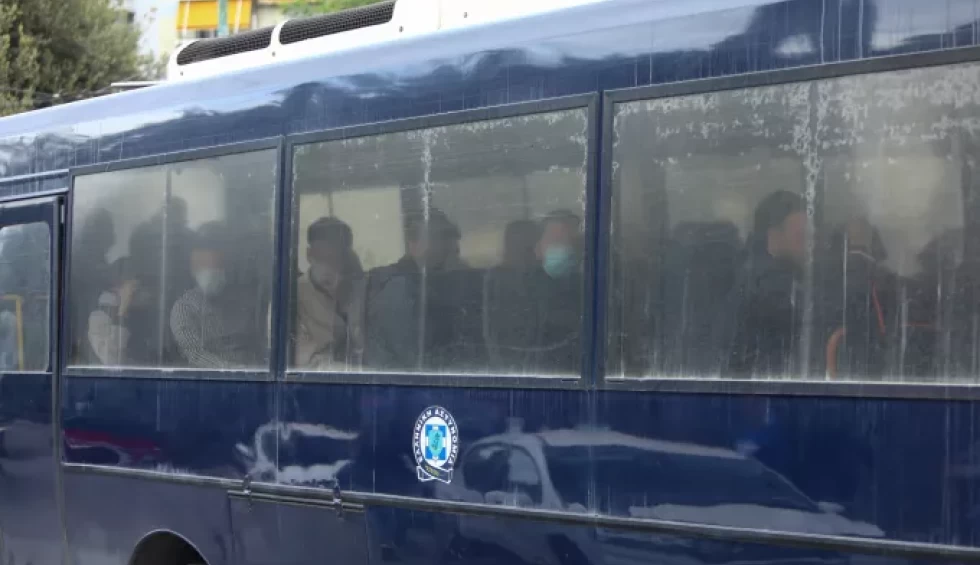 A generic square placeholder image with rounded corners in a figure.