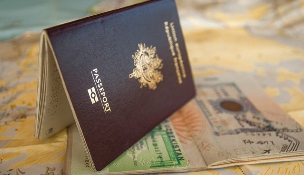 A generic square placeholder image with rounded corners in a figure.