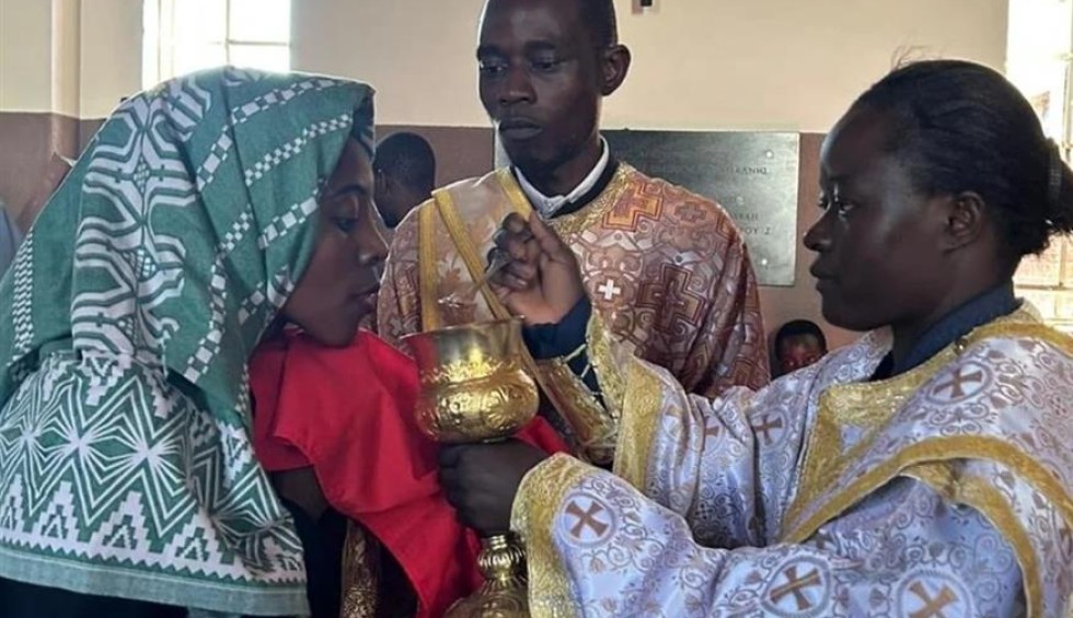 A generic square placeholder image with rounded corners in a figure.