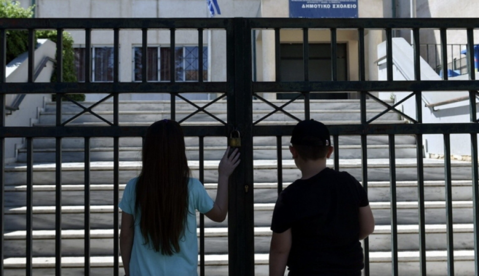 A generic square placeholder image with rounded corners in a figure.