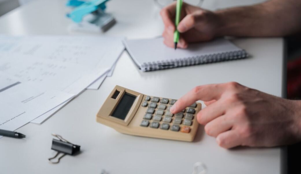 A generic square placeholder image with rounded corners in a figure.