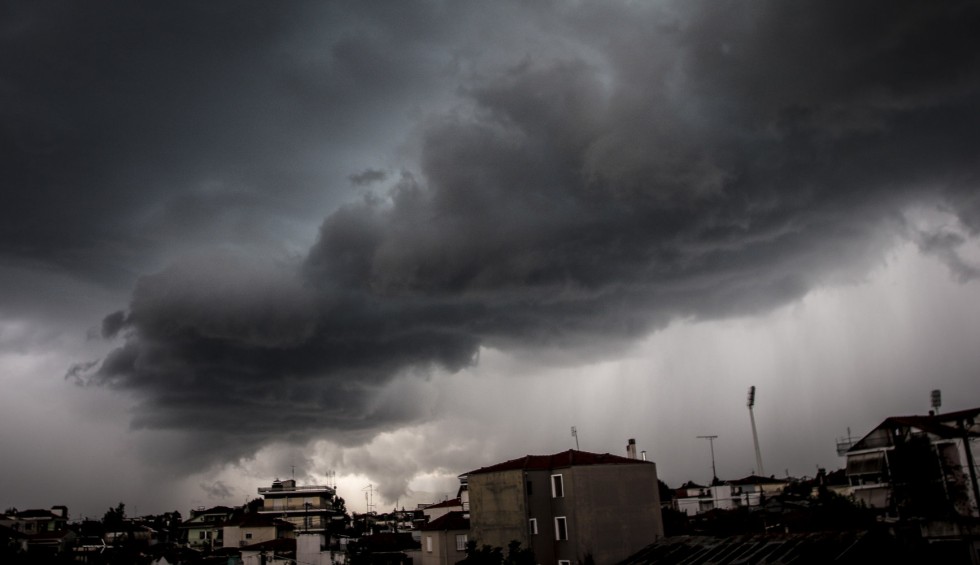 Θεσσαλονίκη-Ήχησε το 112 για την κακοκαιρία: «Αποφύγετε τις άσκοπες μετακινήσεις»