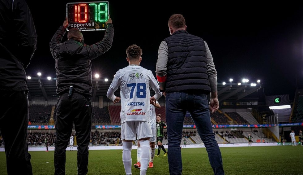 A generic square placeholder image with rounded corners in a figure.