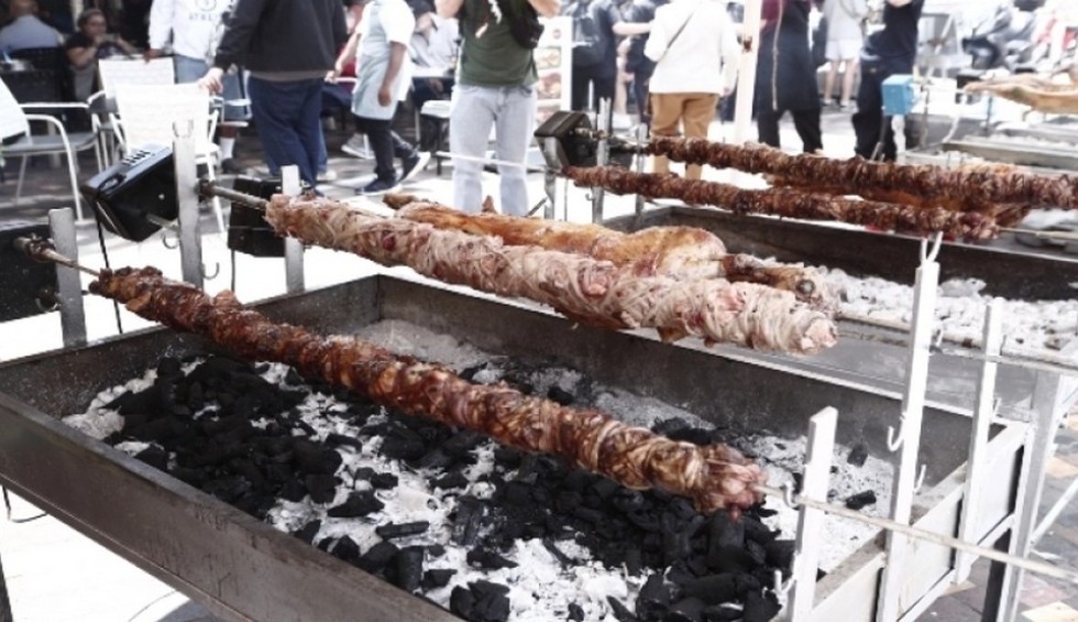 A generic square placeholder image with rounded corners in a figure.