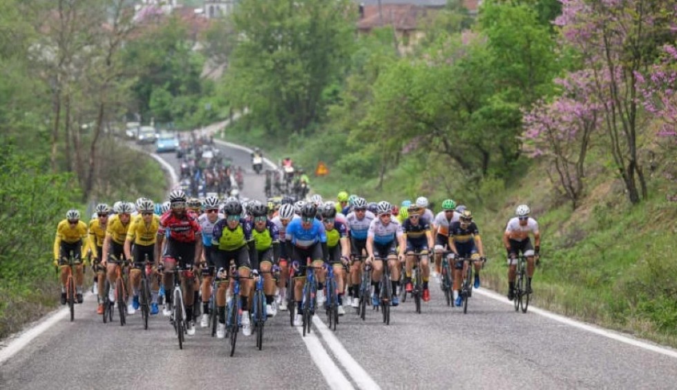 A generic square placeholder image with rounded corners in a figure.