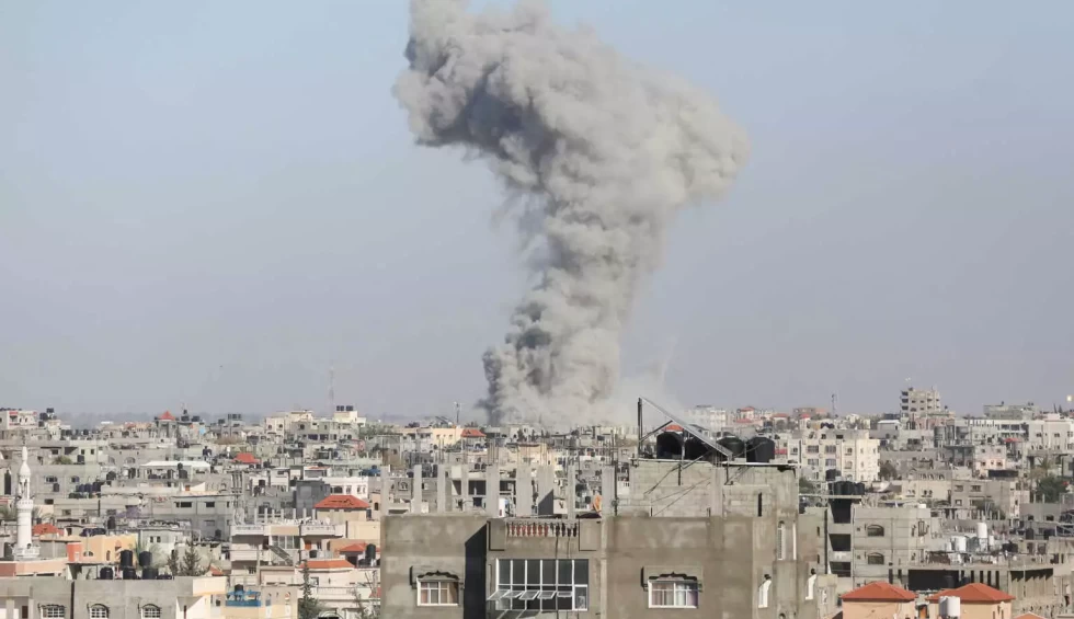 A generic square placeholder image with rounded corners in a figure.