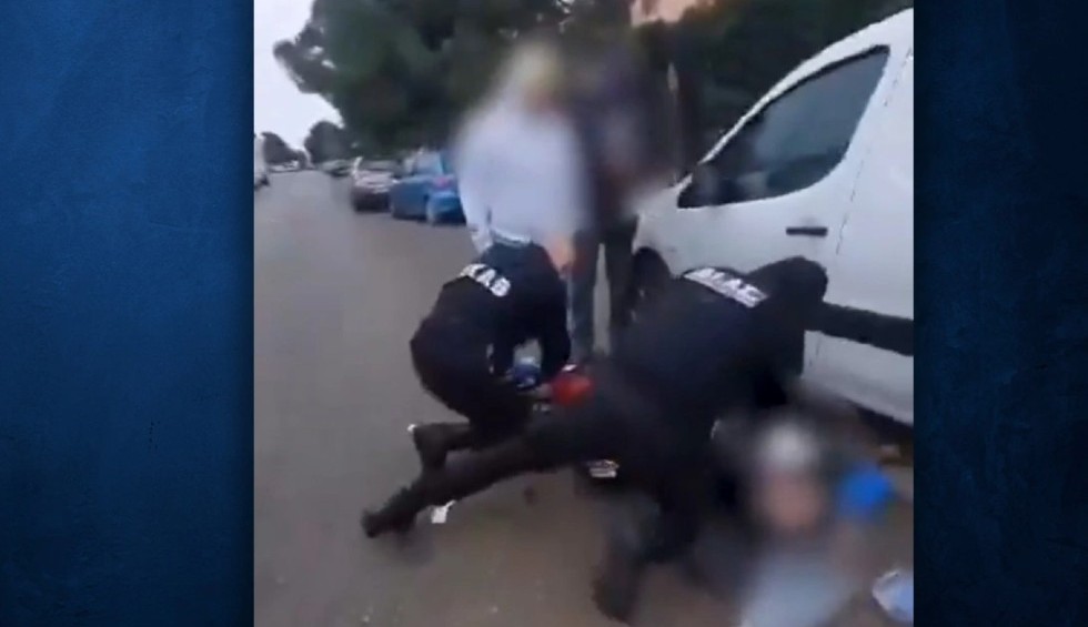 A generic square placeholder image with rounded corners in a figure.