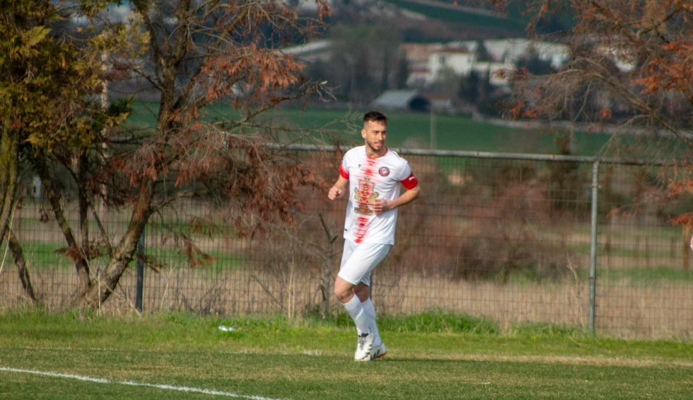 A generic square placeholder image with rounded corners in a figure.