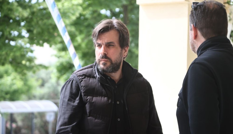 A generic square placeholder image with rounded corners in a figure.