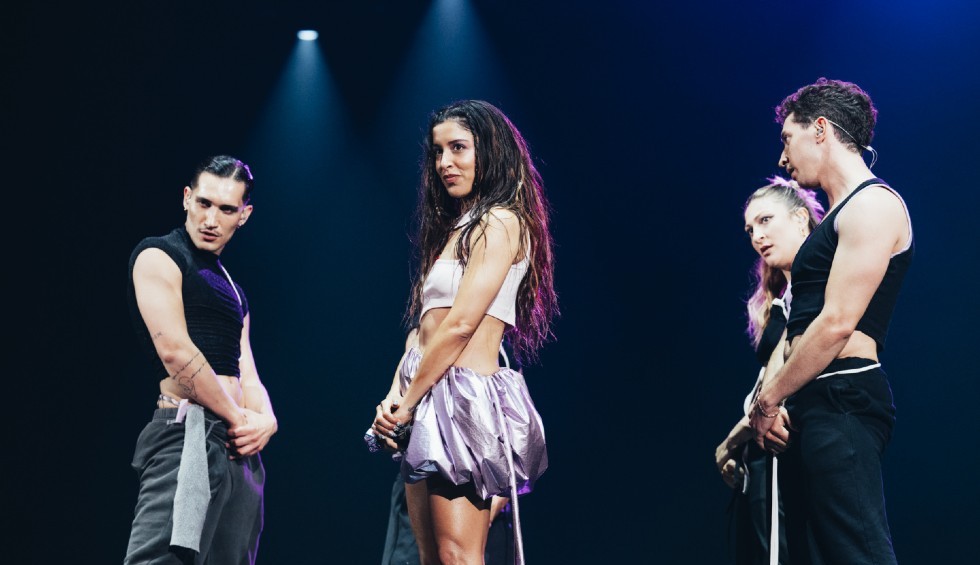 A generic square placeholder image with rounded corners in a figure.