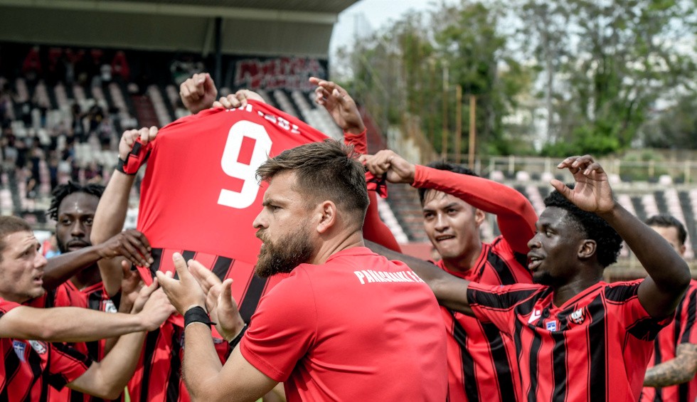 A generic square placeholder image with rounded corners in a figure.