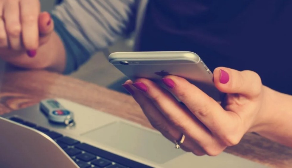 A generic square placeholder image with rounded corners in a figure.