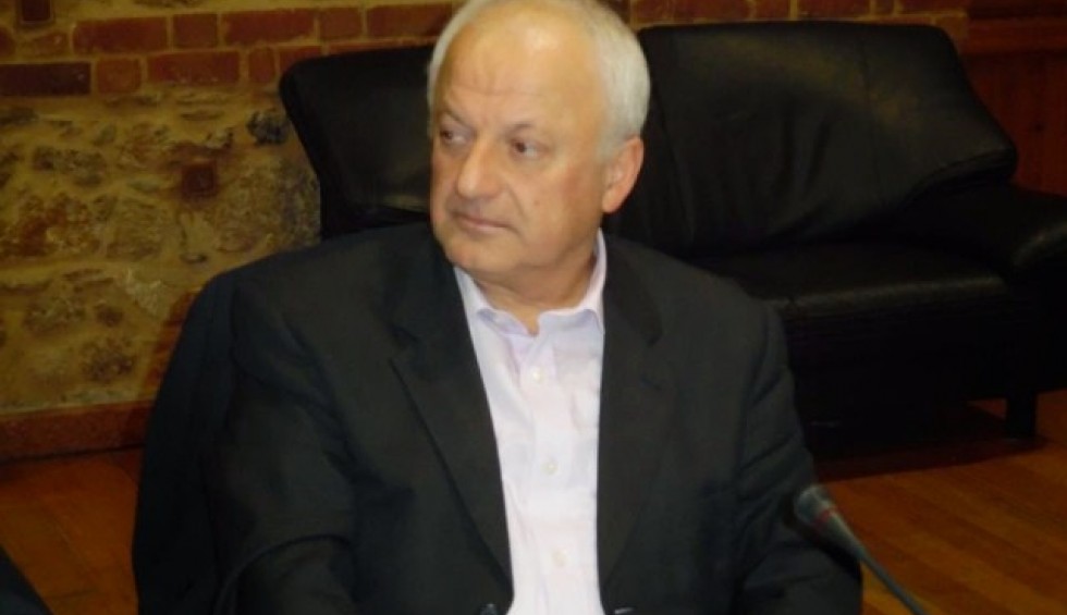 A generic square placeholder image with rounded corners in a figure.