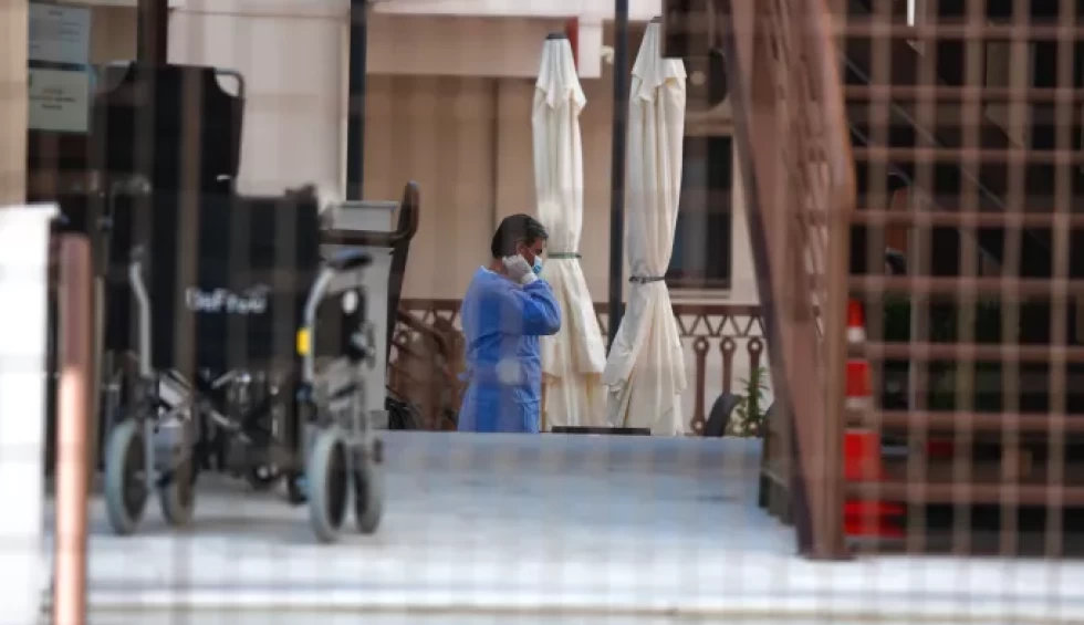 A generic square placeholder image with rounded corners in a figure.