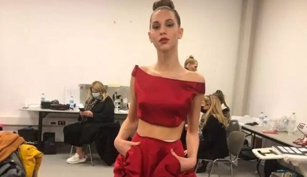 A generic square placeholder image with rounded corners in a figure.