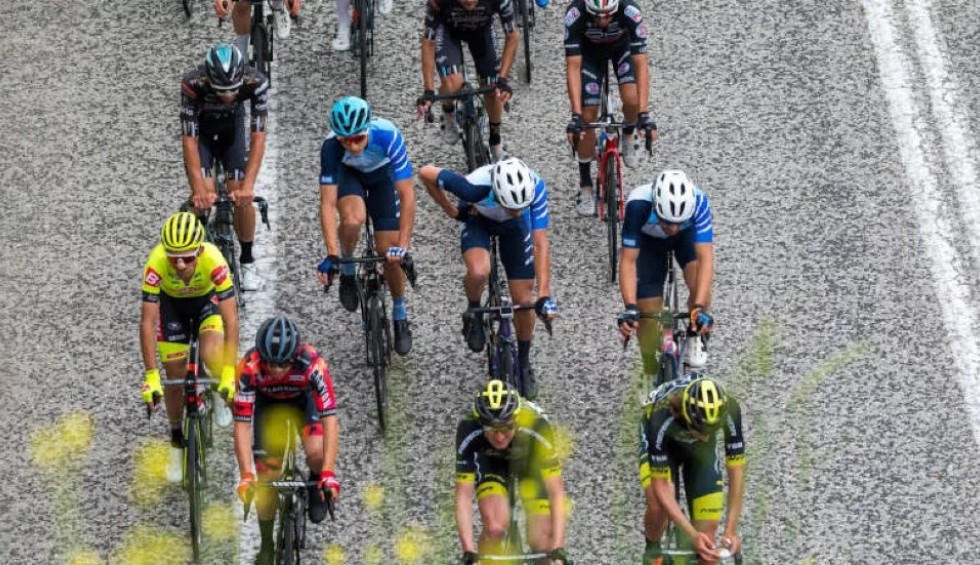 A generic square placeholder image with rounded corners in a figure.