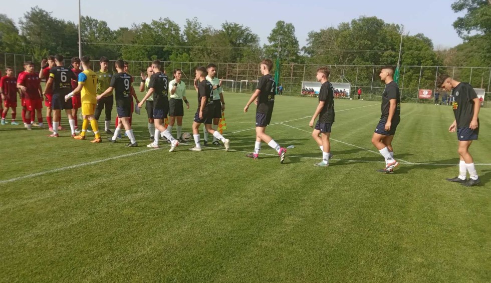 A generic square placeholder image with rounded corners in a figure.