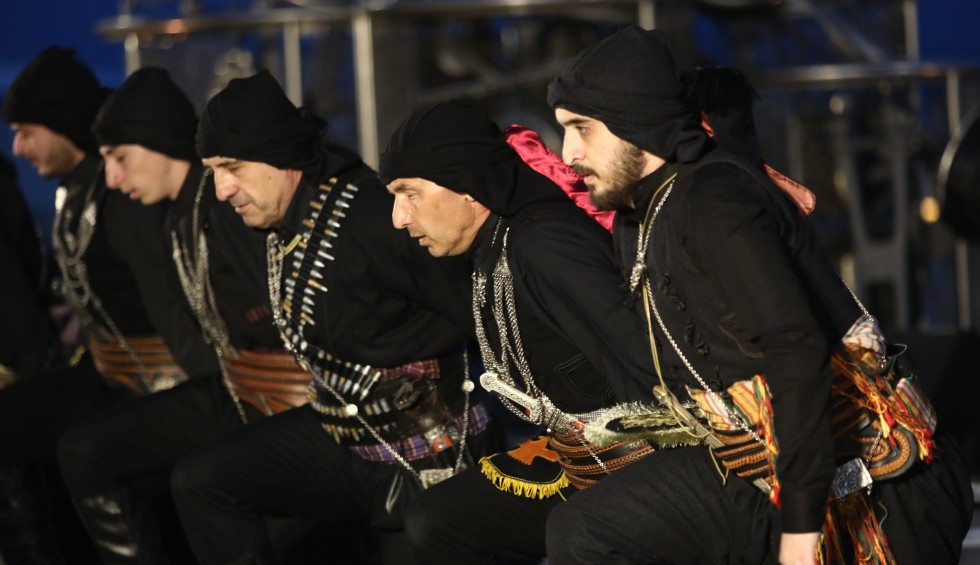 A generic square placeholder image with rounded corners in a figure.